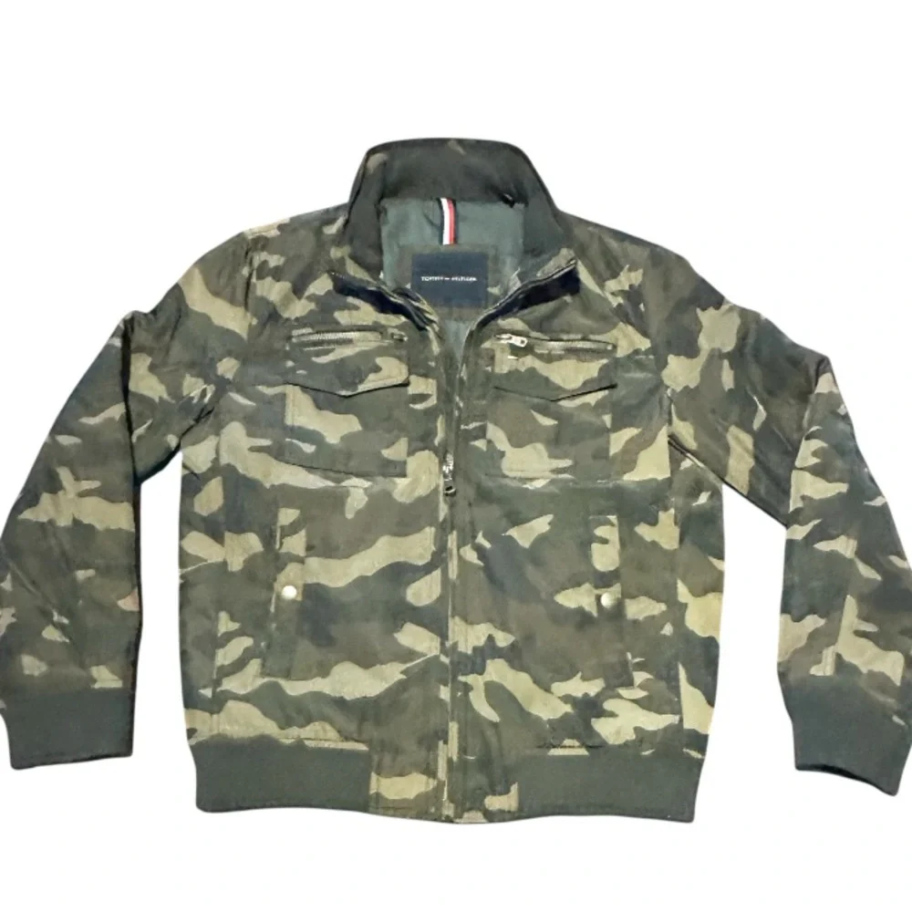 Tommy Hilfiger Men’s Camo 4 Pocket Filled Performance Bomber Jacket Medium M